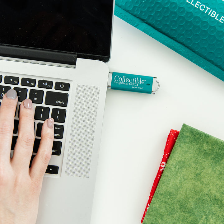 Collectible Christmas Blank USB, 512MB, green, inserted in computer.