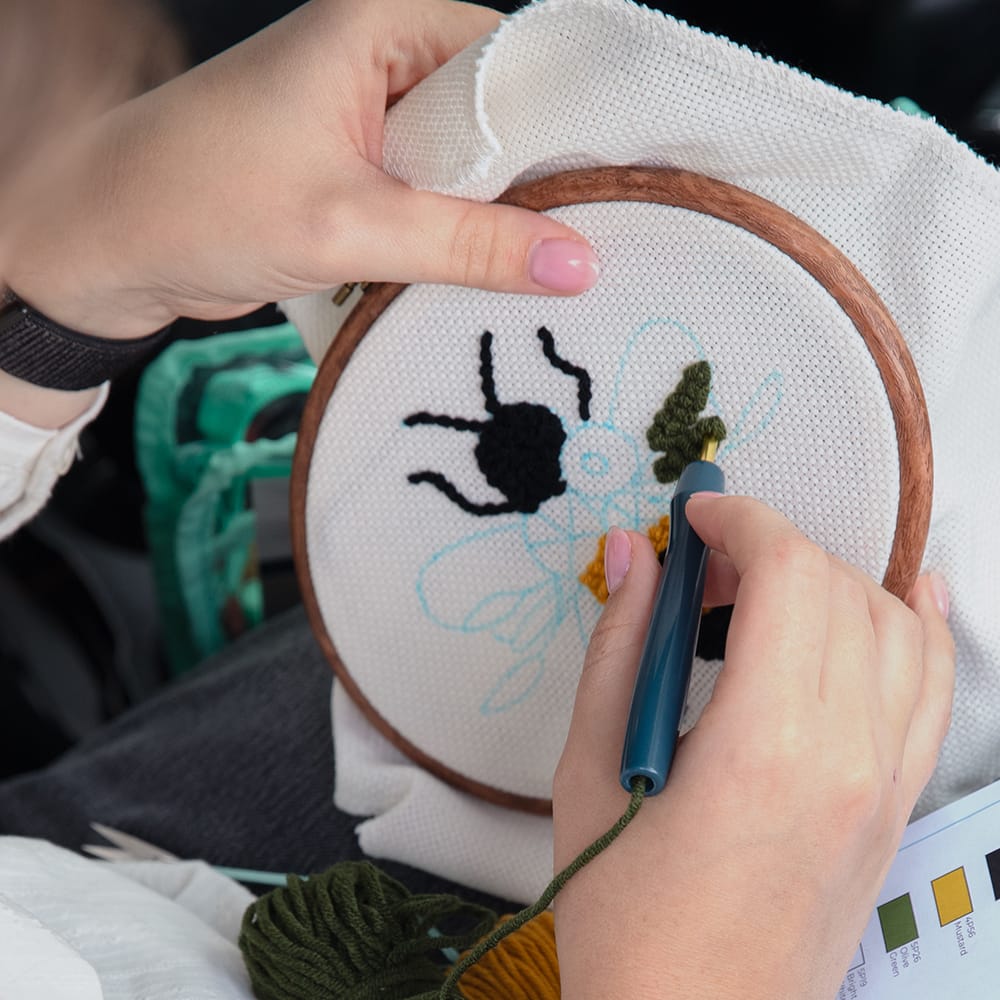 7.5” Oval Hoop Punch Needle Kit – Includes Monk’s Cloth & Tools